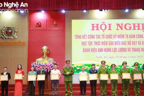 Công an Nghệ An khen thưởng các tập thể, cá nhân có thành tích xuất sắc trong tổ chức lễ đón nhận danh hiệu Anh hùng Lực lượng Vũ trang nhân dân