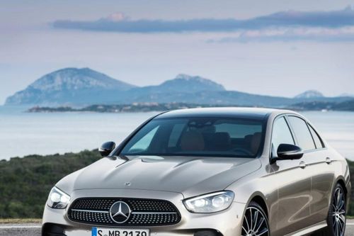Lỗi bơm xăng, Mercedes-Benz Việt Nam triệu hồi hơn 430 xe E-Class để khắc phục