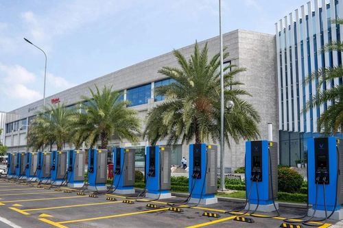 Tỷ phú Phạm Nhật Vượng thành lập công ty phát triển trạm sạc xe điện toàn cầu