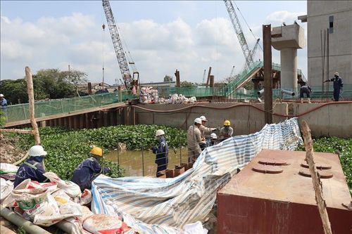 Mở vòi nước công cộng miễn phí, cứu trợ người dân vùng xâm nhập mặn