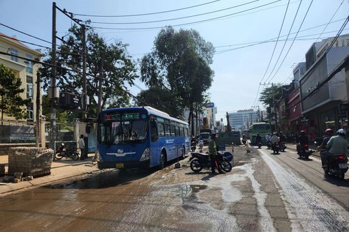 TP Hồ Chí Minh: Cần đảm bảo an toàn cho người dân khi đi qua công trình thi công chống ngập