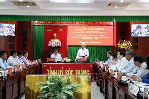 Đồng chí Đỗ Văn Chiến làm việc tại Sóc Trăng