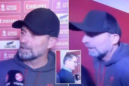 HLV Klopp bực bội bỏ phỏng vấn khi phải nhận câu hỏi ngớ ngẩn