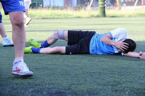 Người đàn ông bị vỡ tinh hoàn sau khi chơi thể thao