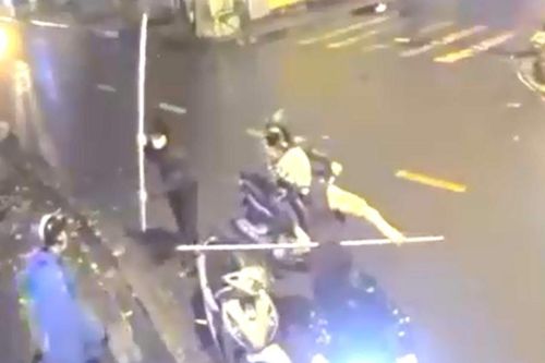 Góc nhìn pháp lý và diễn biến vụ nhóm thiếu niên dùng dao phóng lợn đe dọa, cướp tài sản ở Hà Nội