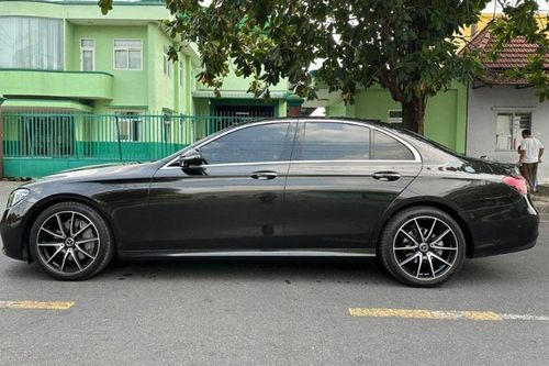 Sử dụng 3 năm, Mercedes-Benz E300 AMG được rao bán 'lỗ' ngang một chiếc Hyundai Santa Fe