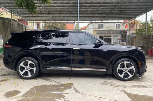 Xe điện VinFast VF 9 'lướt' rớt giá ngang ngửa một chiếc Honda BR-V chỉ sau 1 năm lăn bánh
