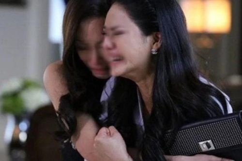 Nửa đêm thấy hành động lạ của chị dâu ở phòng tắm, tôi tái mặt sợ hãi, vội vã gọi điện cho anh trai