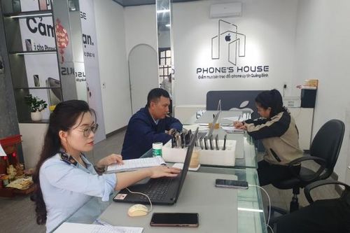 Quảng Bình: Kiểm tra 2 cửa hàng điện thoại, tạm giữ 26 Iphone các loại