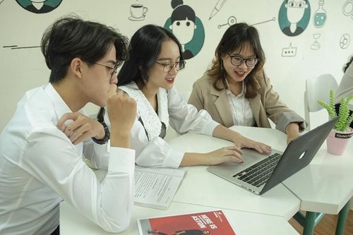 Đừng chạy theo ngành 'hot', hãy biến mình trở thành người 'hot'