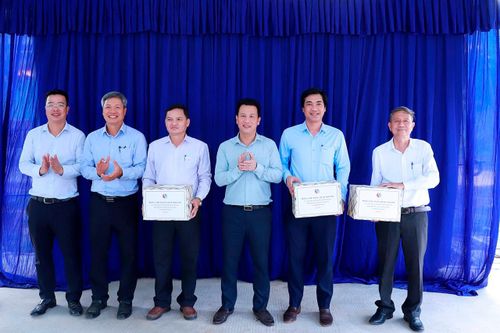 Bộ trưởng Bộ Tài nguyên và Môi trường kiểm tra nguồn nước cấp cho Đà Nẵng
