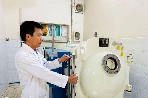 Cứu sống 2 người đàn ông bị ngộ độc khí CO vì nằm ngủ gần máy phát điện