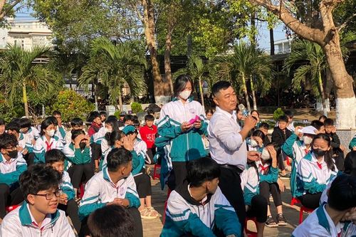 Tuyên truyền, giáo dục pháp luật cho học sinh Trường THCS Ia Nhin