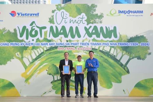 Phát động trồng cây xanh với chủ đề 'Vì một Việt Nam xanh'