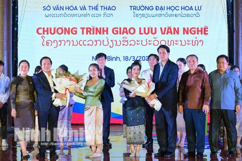 Chương trình giao lưu văn nghệ Việt Nam-Lào