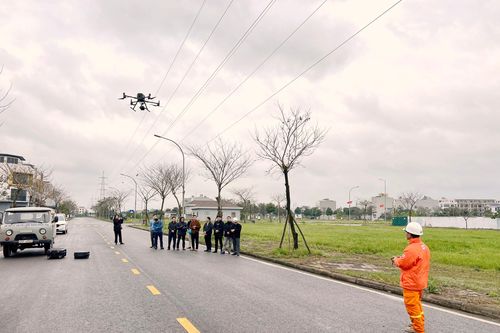 Công ty Truyền tải điện 1: Thử nghiệm hệ thống trí tuệ nhân tạo thiết bị UAV