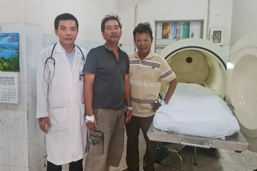 Hai người bán vé số suýt mất mạng do ngủ gần máy phát điện