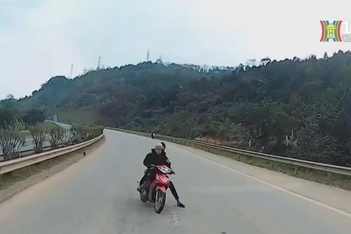 Cần xử phạt nghiêm xe máy đi vào đường cao tốc