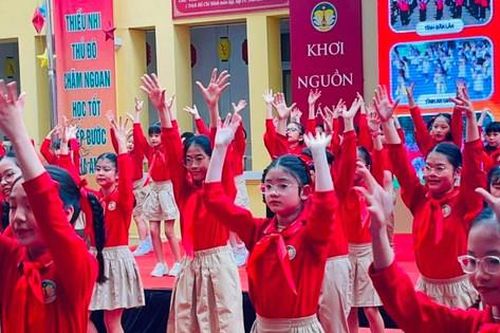 Xác lập kỷ lục Việt Nam 'Tự hào thiếu nhi Việt Nam và Kun học tốt'