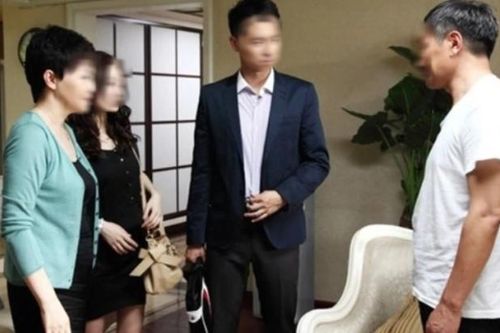 Bố muốn cưới người giúp việc nhưng yêu cầu mà cô ấy đưa ra làm chúng tôi không chấp nhận nổi