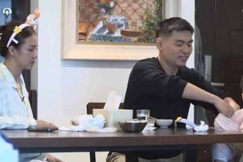Pam Yêu Ơi khiến ba Long Hạt Nhài bị 'xịt keo' ngay lần đầu lên show truyền hình