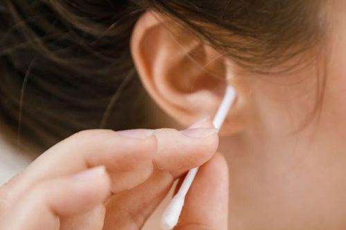 Nguy cơ mất thính lực từ thói quen ngoáy tai không đúng cách