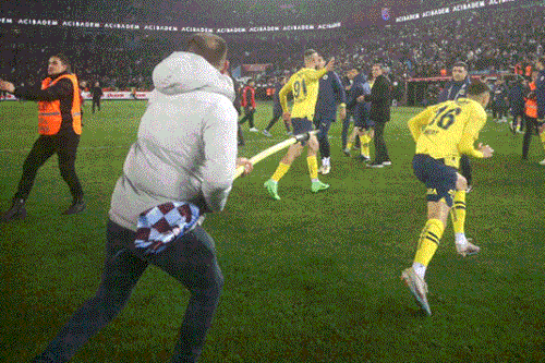 Fenerbahce dọa bỏ giải sau vụ bạo loạn