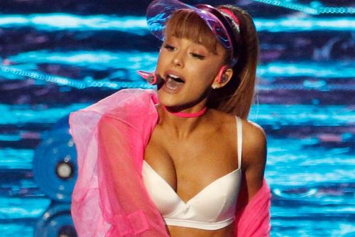 Ariana Grande ly hôn