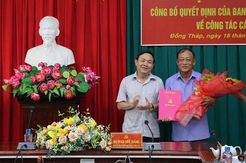 Chuẩn y Chủ tịch HĐND giữ chức Phó Bí thư Huyện ủy