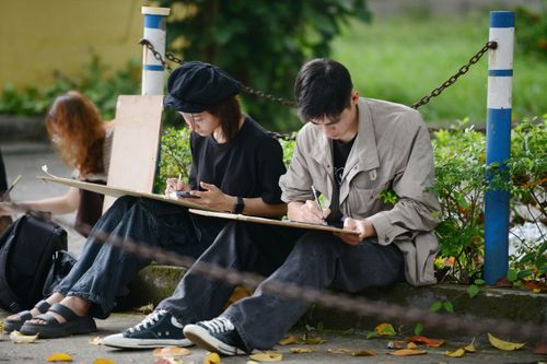 Gần 100 tác phẩm tham dự Hội thi sáng tạo mĩ thuật 'Sắc tháng Ba'