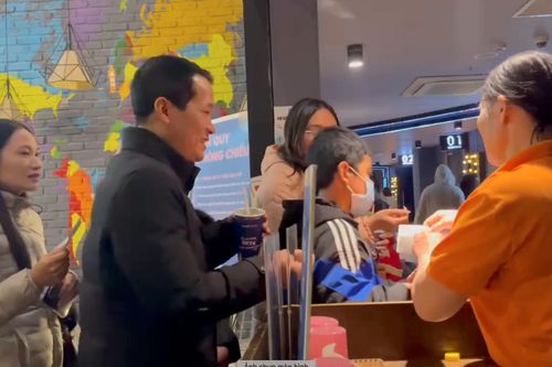 'Lỏng lẻo' kiểm soát khách vào rạp xem phim ở Thanh Hóa