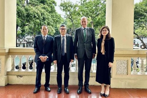 Cục trưởng Cục Lãnh sự tiếp Đại diện UNHCR tại Thái Lan phụ trách Việt Nam chào từ biệt