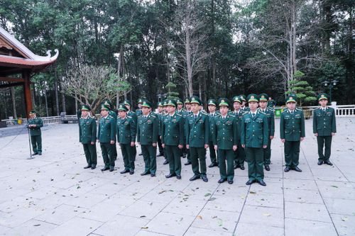 20 'Gương mặt trẻ tiêu biểu', 'Gương mặt trẻ triển vọng' BĐBP năm 2023 báo công dâng Bác tại Khu di tích K9 Đá Chông