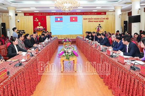 Trao tặng Huân chương, Huy chương Hữu nghị của Nhà nước Lào cho tập thể, cá nhân tỉnh Nam Định