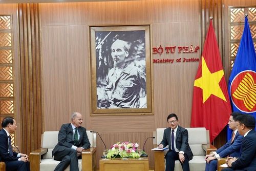 Thứ trưởng Mai Lương Khôi tiếp Trưởng đại diện UNHCR