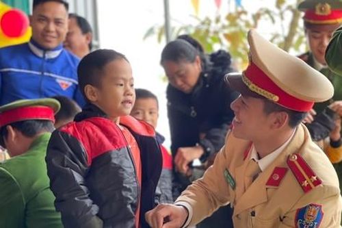 Thủ lĩnh Đoàn áo lính nhiệt huyết, nhận giải thưởng Lý Tự Trọng năm 2024