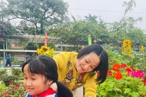 Cô trò ở Thanh Hóa cắt tóc tặng bệnh nhân ung thư