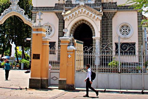 Người giàu nhất Sài Gòn xưa, giai thoại thuê nhân công phơi tiền cho khỏi mốc