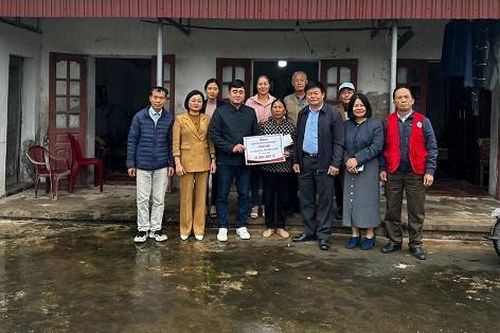 Bạn đọc ủng hộ 2 cha con mắc bạo bệnh ở Nam Định