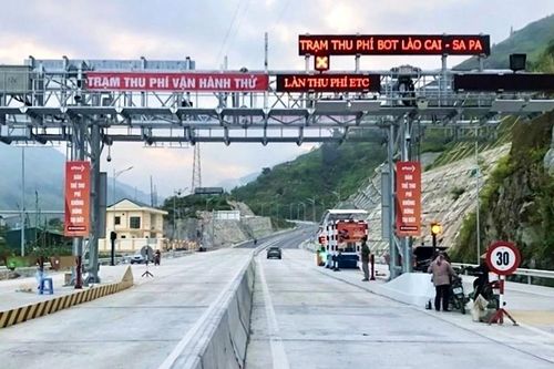 Lào Cai tạm dừng thu phí BOT Sa Pa một tháng