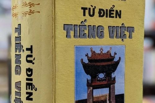 Cuốn từ điển tiếng Việt đầu tiên xuất hiện khi nào?
