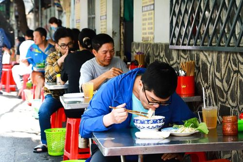 Bán món thịt vét 'từng cho không khách', chủ quán bún bò ở TP.HCM bội thu