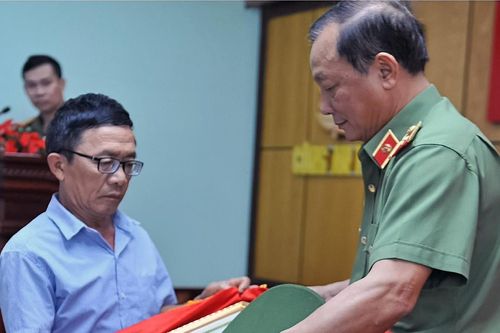 Lễ tiếp nhận hiện vật liệt sĩ hy sinh trong vụ khủng bố ở Đắk Lắk