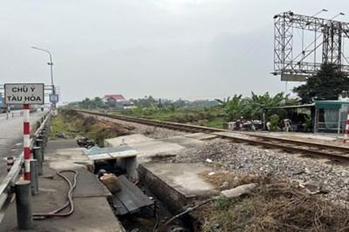 Kiên quyết xử lý nghiêm hành vi cản trở giao thông đường sắt