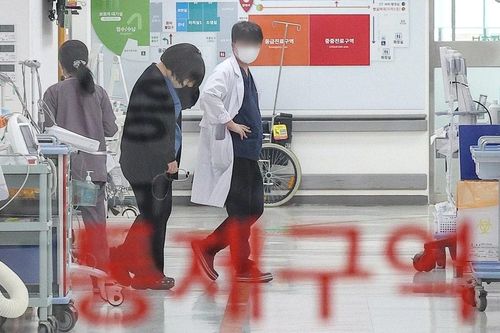 Báo giới Hàn Quốc khuyến nghị Chính phủ và cộng đồng y tế nhượng bộ để gỡ bế tắc