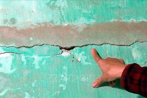 Giám định nhà dân bị nứt do thi công đường tránh Quốc lộ 12A