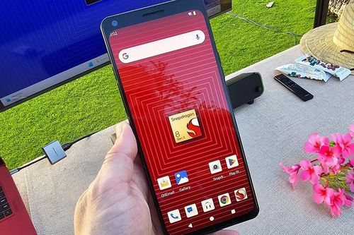 Qualcomm ra mắt chip cao cấp giá rẻ để ngăn khách hàng sang MediaTek?