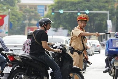 Mức phạt lỗi xe máy không gương mới nhất, người đi xe máy nên biết