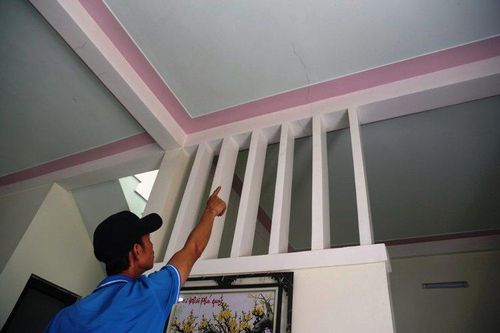 Tạm dừng các hoạt động thi công Quốc lộ 12A gây nứt nhà dân, chờ giám định để đền bù