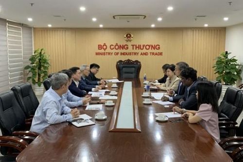 Cam kết tạo điều kiện thuận lợi để doanh nghiệp đầu tư, sản xuất tại Việt Nam